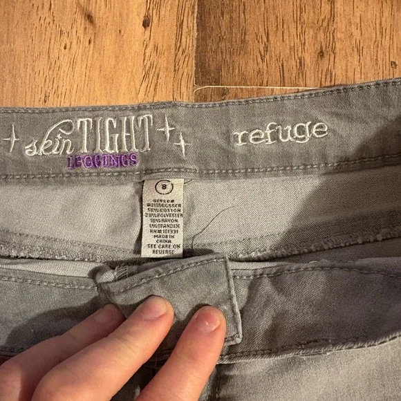Refuge Women's Gray Skinny Jeans - Picture 2 of 2